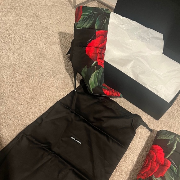 Dolce & Gabbana Rose Puffer Boots - Picture 4 of 10